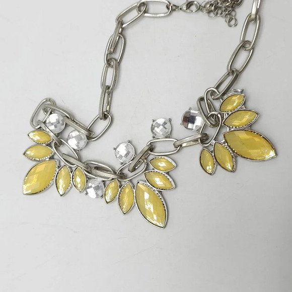 ERICA LYONS Signed Yellow Acrylic Leaf Flower Necklace Earrings Set Fashion - Picture 8 of 10